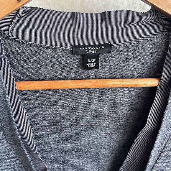 Ann Taylor Cardigan Womens XS Petite Merino Wool Grey V Neck Grosgrain Sweater - Picture 2 of 6